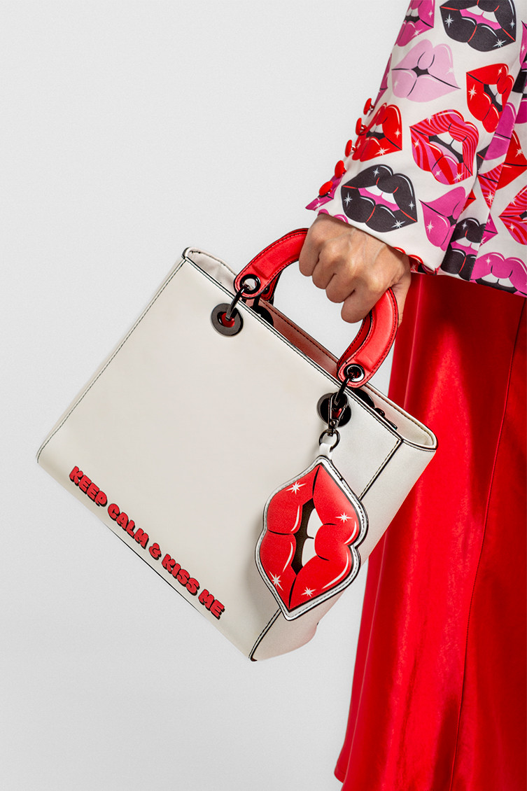 BE CALM AND KISS ME - Image 1