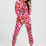 STAY CALM AND KISS ME