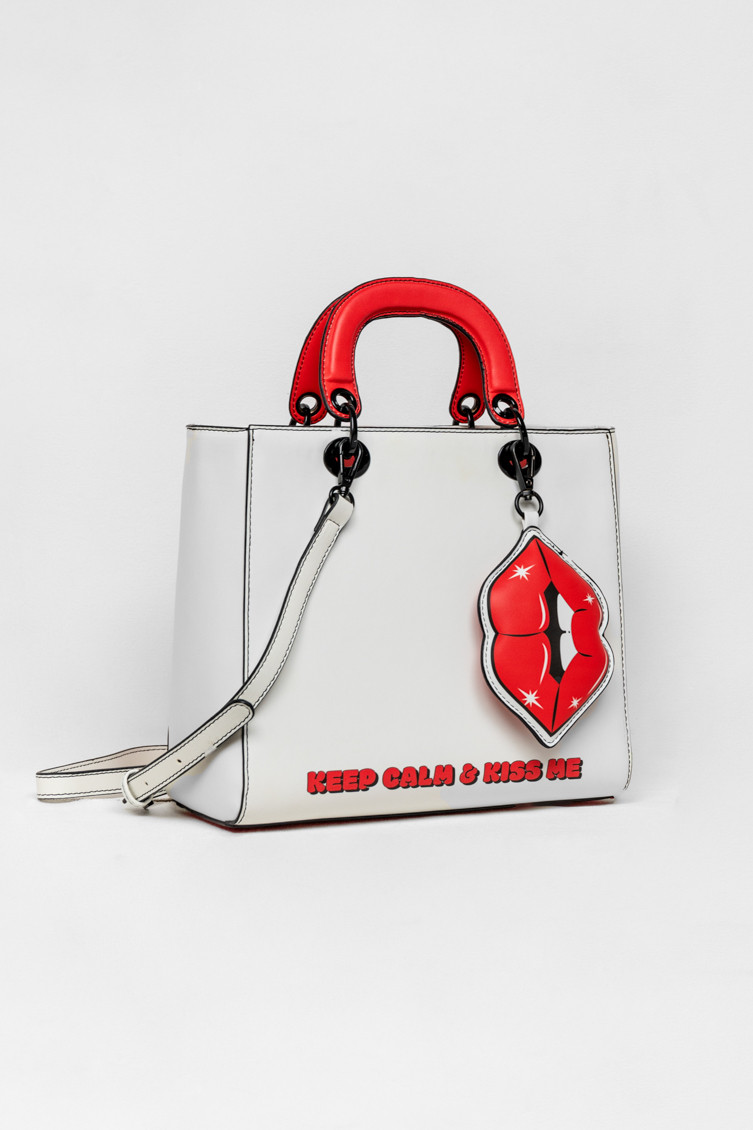 BE CALM AND KISS ME - Image 4